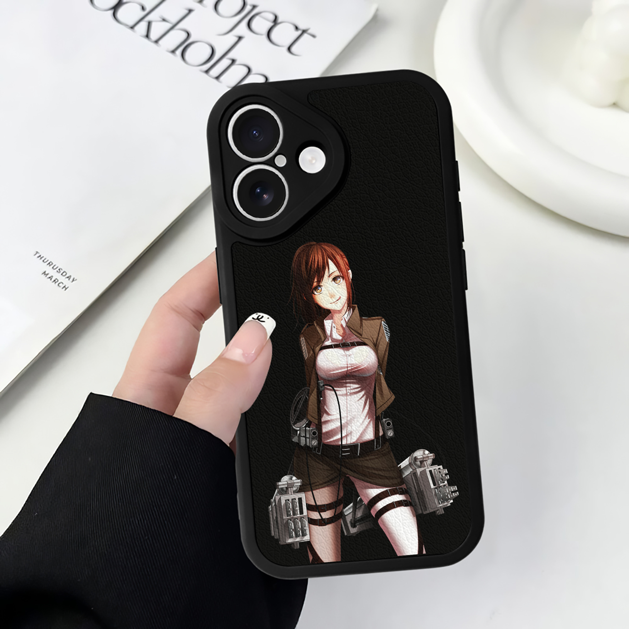 （画像用） 進撃の巨人 サシャ·ブラウス Attack on Titan Sasha Blaus 【iPhone 16シリーズ対応】シリコンスマホケース（レザー調） 材質：シリコン